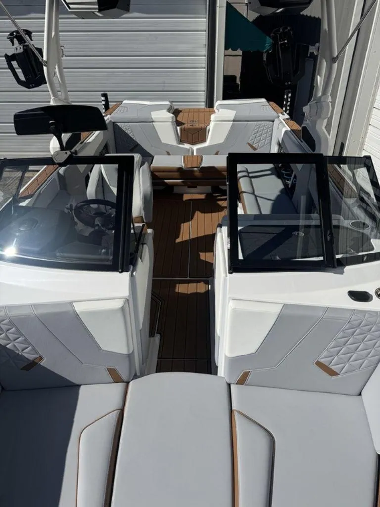 Slide: The Image of Nautique Super Air Nautique GS22 2025 - 12