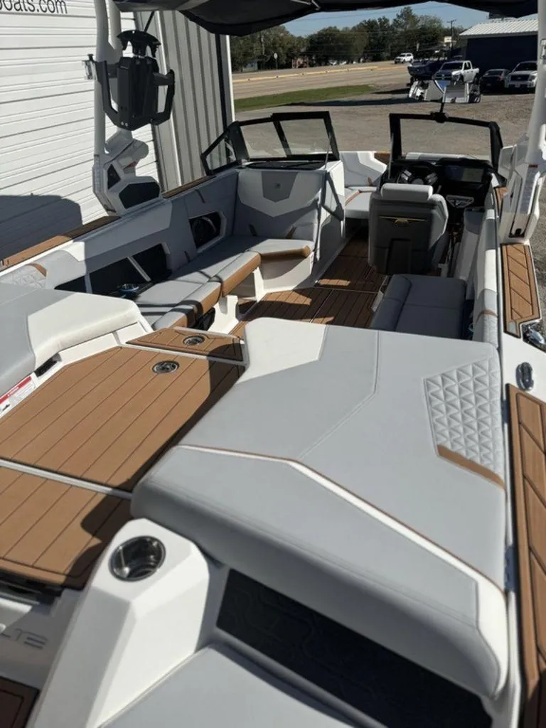 Slide: The Image of Nautique Super Air Nautique GS22 2025 - 13