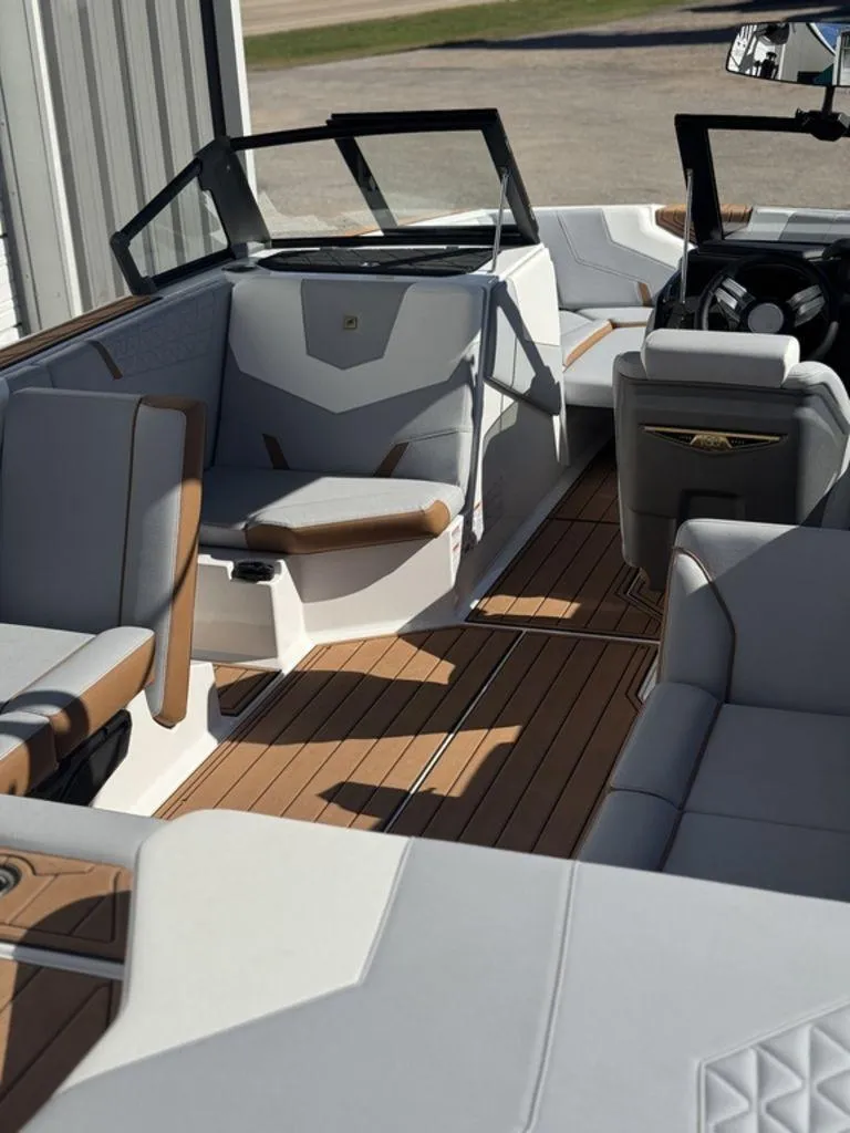 Slide: The Image of Nautique Super Air Nautique GS22 2025 - 16