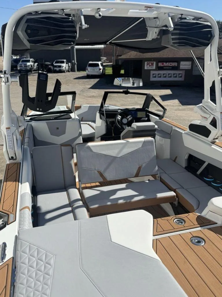 Slide: The Image of Nautique Super Air Nautique GS22 2025 - 17