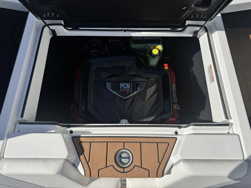 Slide: The Image of Nautique Super Air Nautique GS22 2025 - 18