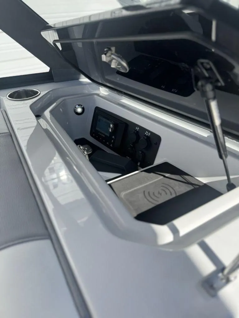 Slide: The Image of Nautique Super Air Nautique GS22 2025 - 23