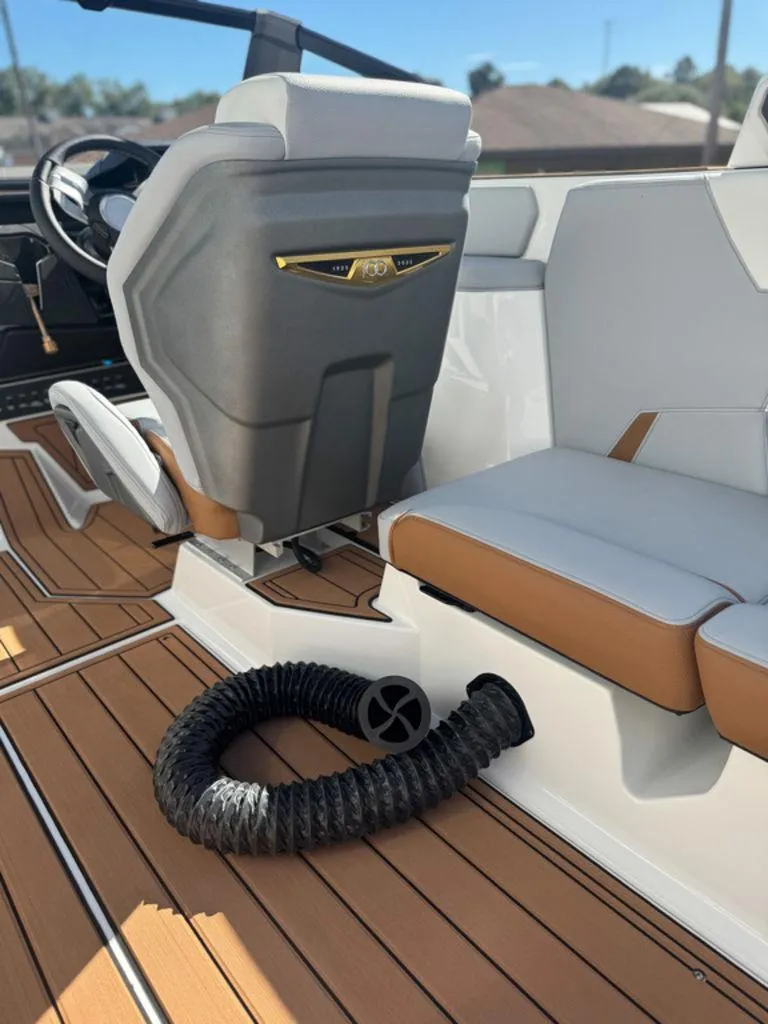 Slide: The Image of Nautique Super Air Nautique GS22 2025 - 25