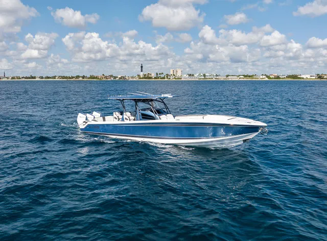 Slide: The Image of Nor-Tech 390 Sport with Trailer 2022 - 24