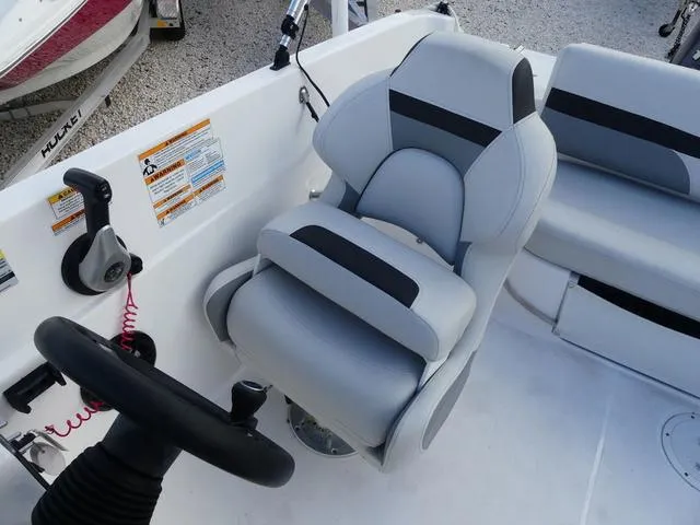 Slide: The Image of Hurricane SunDeck Sport 188 OB 2022 - 11