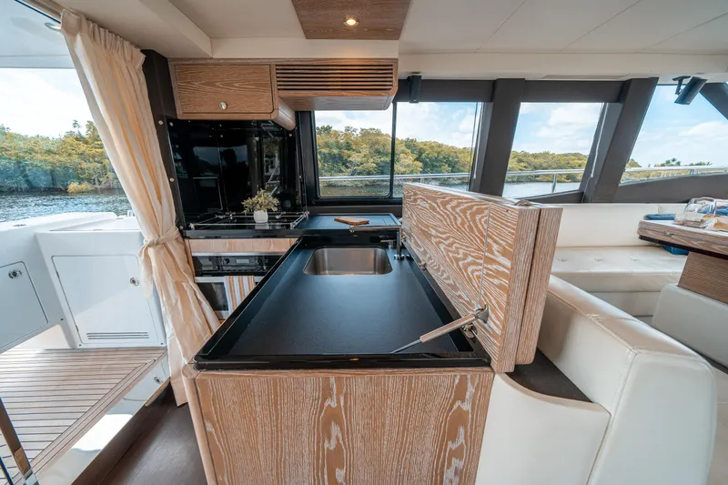 Slide: The Image of Azimut Magellano 53 2018 - 52