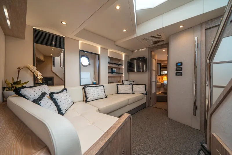 Slide: The Image of Azimut Magellano 53 2018 - 63