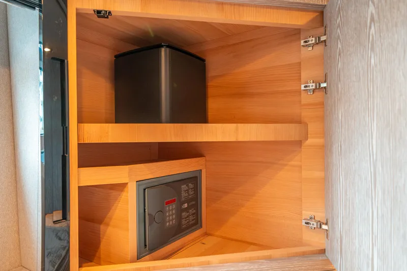 Slide: The Image of Azimut Magellano 53 2018 - 73