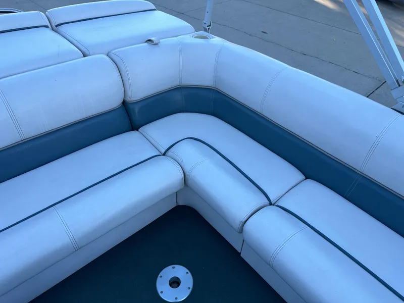 Slide: The Image of White and blue seating on a 2000 Harris EURO CLASSIC boat. - 14