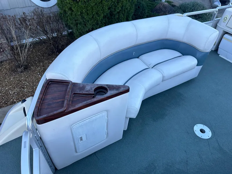 Slide: The Image of Curved white leather seating on 2000 Harris EURO CLASSIC boat deck. - 4
