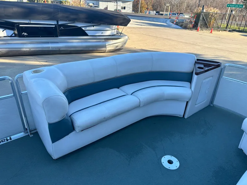 Slide: The Image of 2000 Harris EURO CLASSIC boat seating with white and blue upholstery. - 8