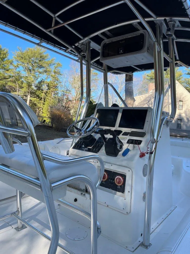 Slide: The Image of 2006 Edgewater 245CC boat console with steering wheel and navigation equipment. - 5