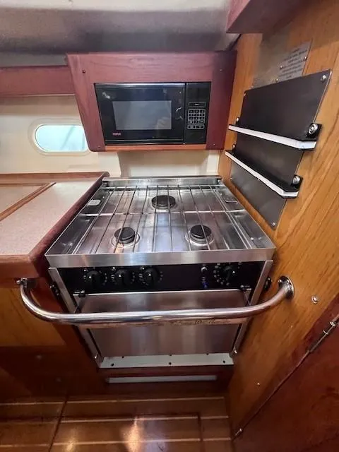 Slide: The Image of Hunter 410 2001 - 51