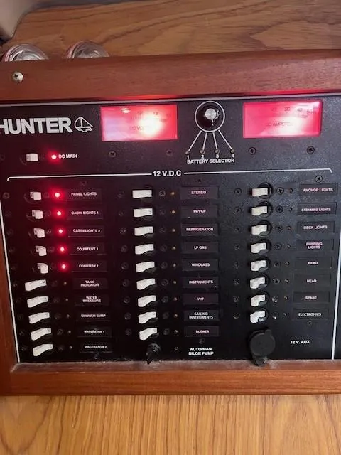 Slide: The Image of Hunter 410 2001 - 52