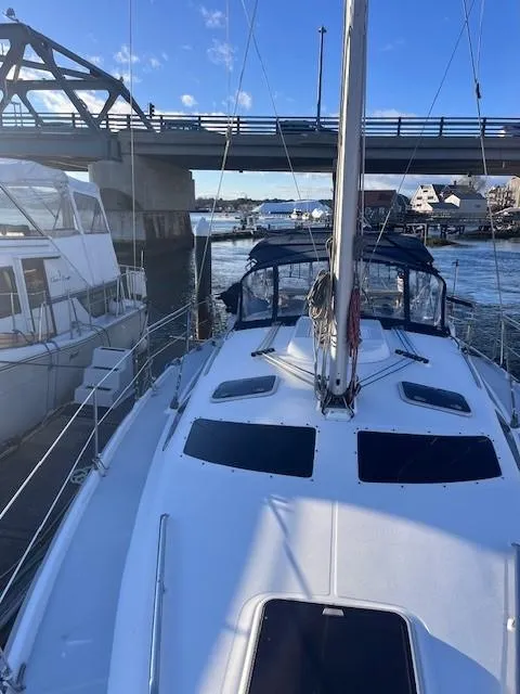 Slide: The Image of Hunter 410 2001 - 60