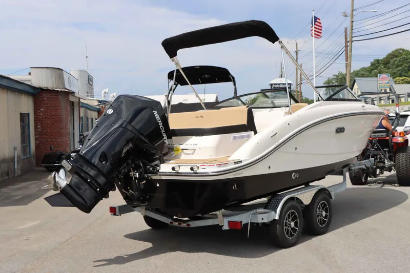 Slide: The Image of Sea Ray SPX 210 Outboard 2025 - 2