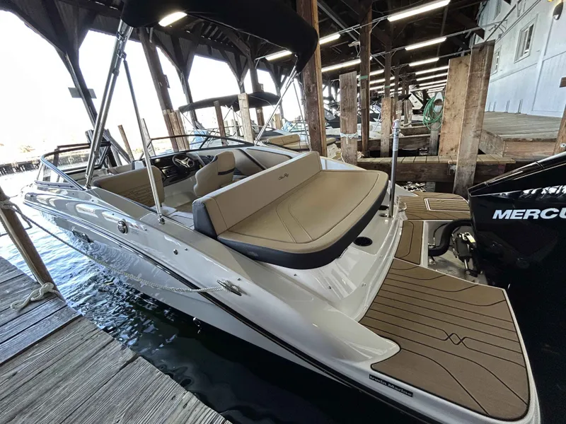 Slide: The Image of Sea Ray SPX 210 Outboard 2025 - 3