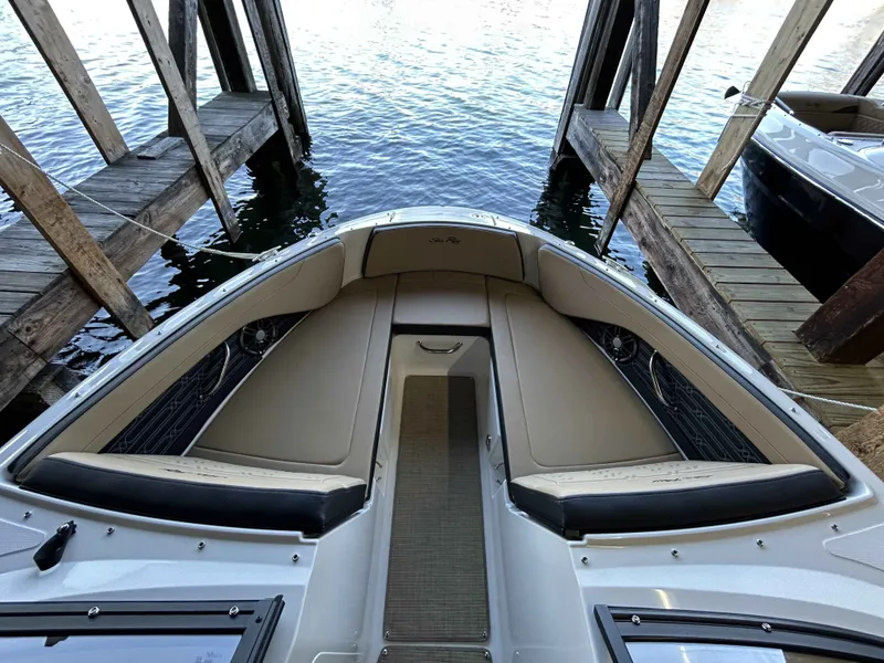 Slide: The Image of Sea Ray SPX 210 Outboard 2025 - 4