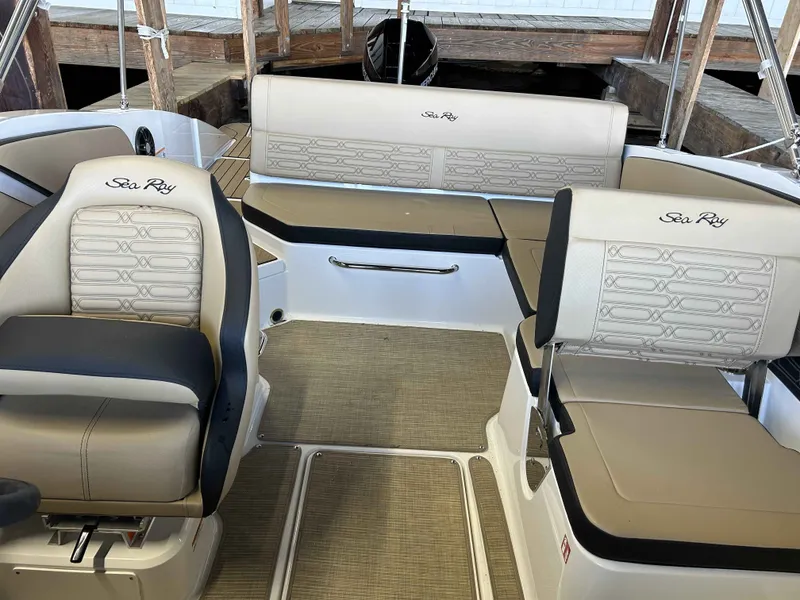 Slide: The Image of Sea Ray SPX 210 Outboard 2025 - 5