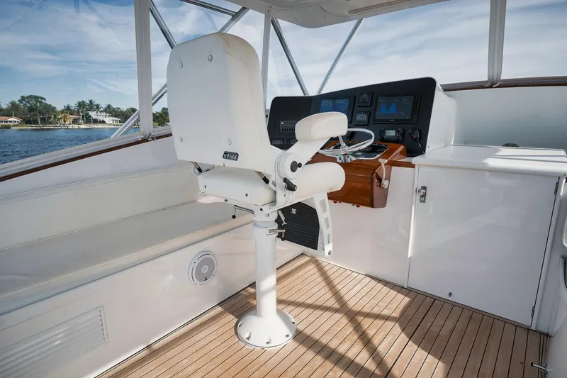 Slide: The Image of Billy Knowles 40 Express - Helm - 20