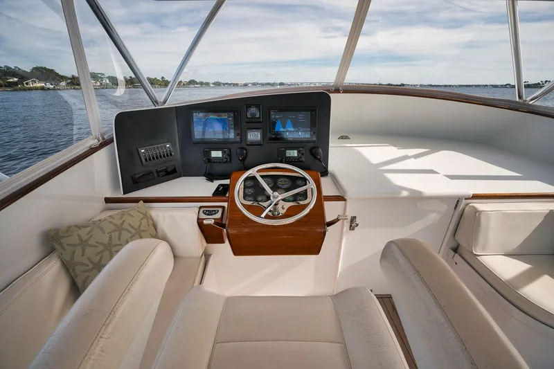 Slide: The Image of Billy Knowles 40 Express - Helm - 21