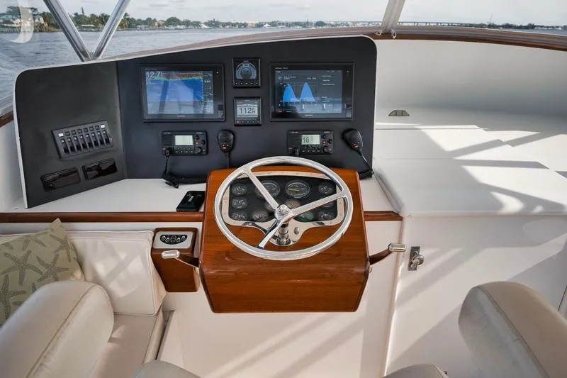 Slide: The Image of Billy Knowles 40 Express - Helm - 23