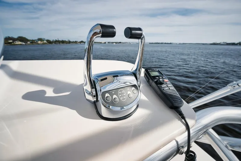 Slide: The Image of Billy Knowles 40 Express - Helm - 25