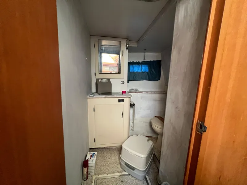 Slide: The Image of Hatteras 41 Twin Cabin 1967 - 50