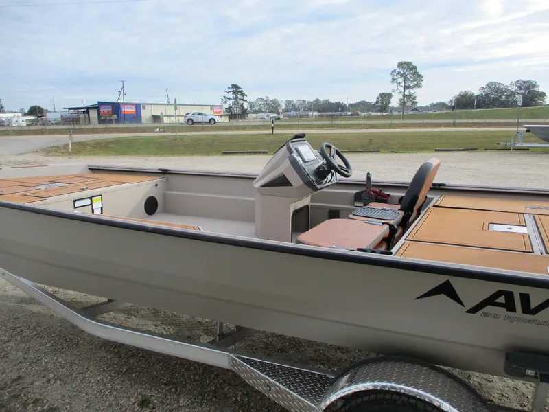 Slide: The Image of 2025 Avid Rogue 20 SC boat on trailer, featuring sleek design and modern controls. - 4