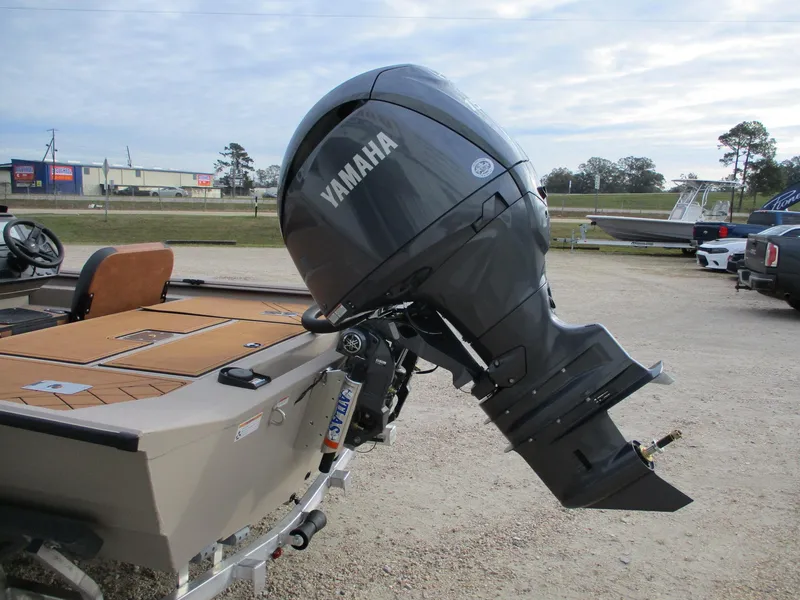 Slide: The Image of Avid Rogue 20 SC 2025 boat with Yamaha outboard motor in a parking area. - 5