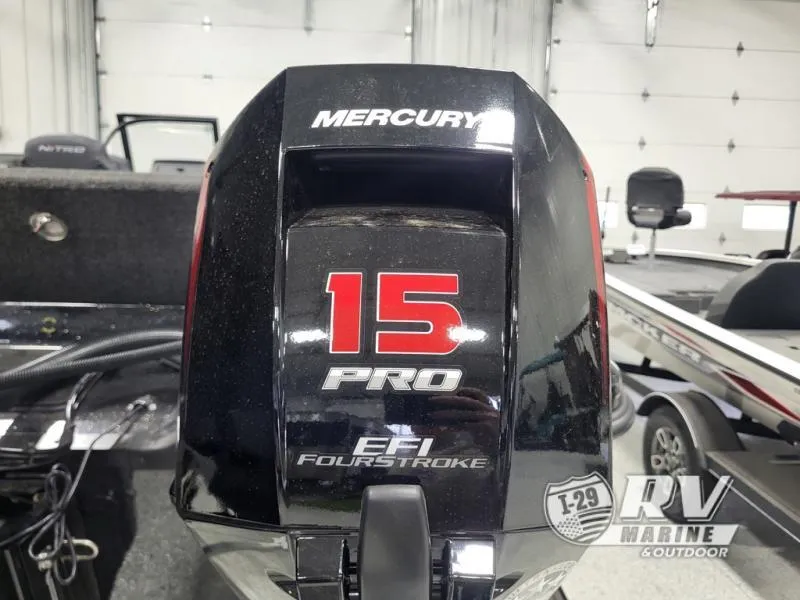 Slide: The Image of Mercury 15 Pro EFI FourStroke engine on Nitro ZV21, 2025 model, in showroom. - 11