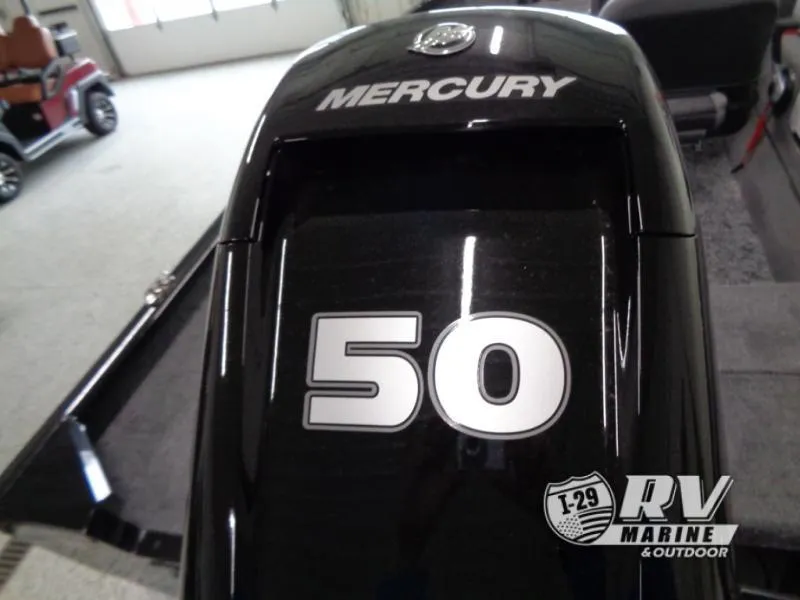 Slide: The Image of Mercury 50 horsepower outboard motor, SUPER GUIDE SG16, 2025 model, in showroom. - 15