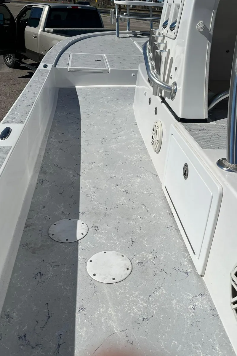 Slide: The Image of 2018 Shallow Sport 25 X3 boat deck with sleek design and modern features. - 19
