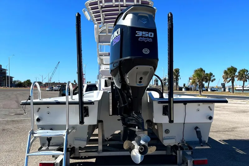 Slide: The Image of 2018 Shallow Sport 25 X3 boat with Suzuki 350 outboard motor at dock. - 20