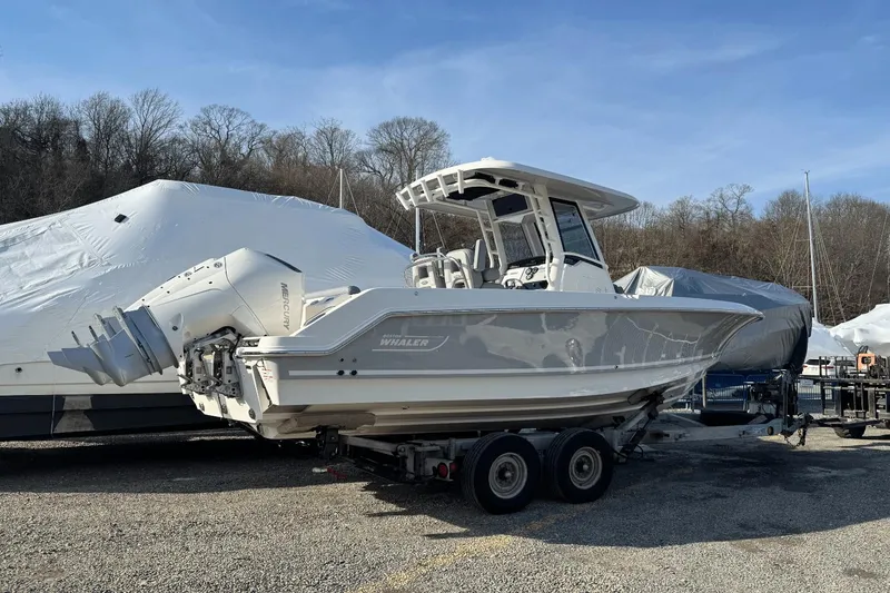 Slide: The Image of Boston Whaler 250 Outrage 2025 - 1