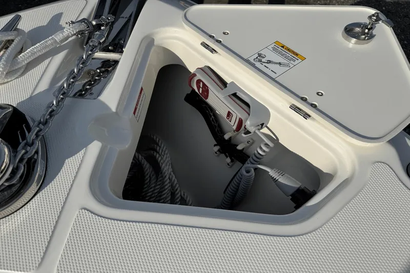 Slide: The Image of Boston Whaler 250 Outrage 2025 - 42