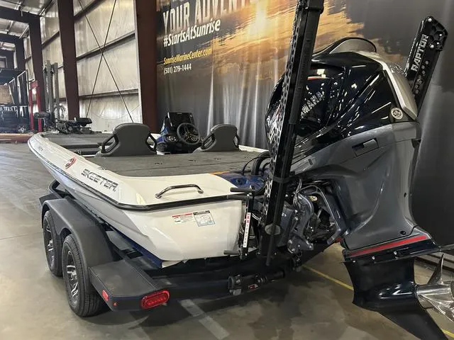 Slide: The Image of 2024 Skeeter ZXR 20 boat with Yamaha 250 SHO engine in showroom. - 4