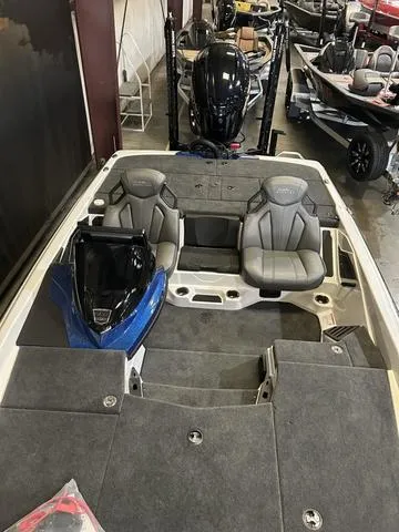 Slide: The Image of 2024 Skeeter ZXR 20 boat with Yamaha 250 SHO engine, featuring dual seats and spacious deck. - 9