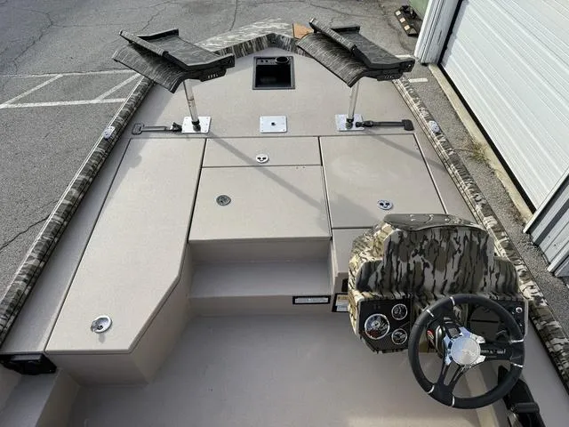 Slide: The Image of Avid 18 Vertex 2025 - 9