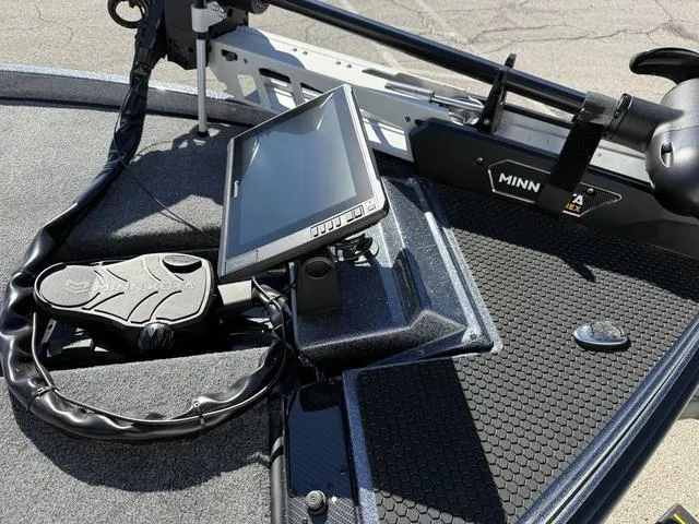 Slide: The Image of Phoenix Bass Boat 721 ZXL 2025 - 10