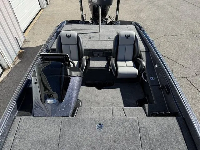 Slide: The Image of Phoenix Bass Boat 721 ZXL 2025 - 14