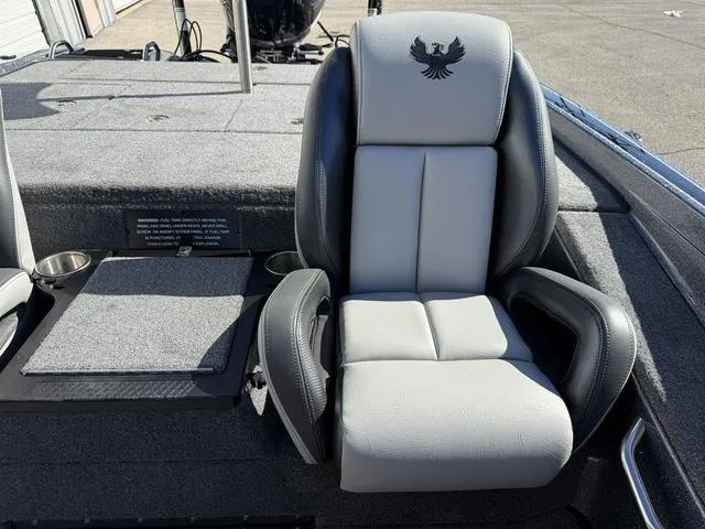 Slide: The Image of Phoenix Bass Boat 721 ZXL 2025 - 15