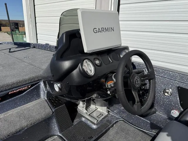 Slide: The Image of Phoenix Bass Boat 721 ZXL 2025 - 17