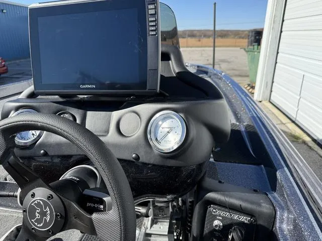 Slide: The Image of Phoenix Bass Boat 721 ZXL 2025 - 19
