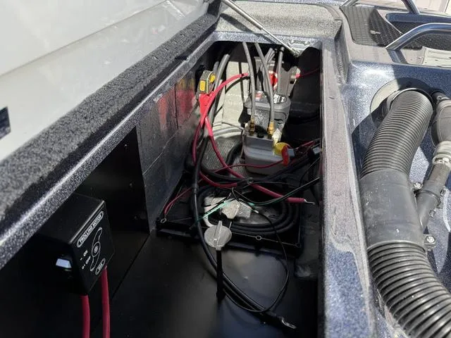 Slide: The Image of Phoenix Bass Boat 721 ZXL 2025 - 23