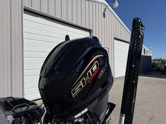 Slide: The Image of Phoenix Bass Boat 721 ZXL 2025 - 4