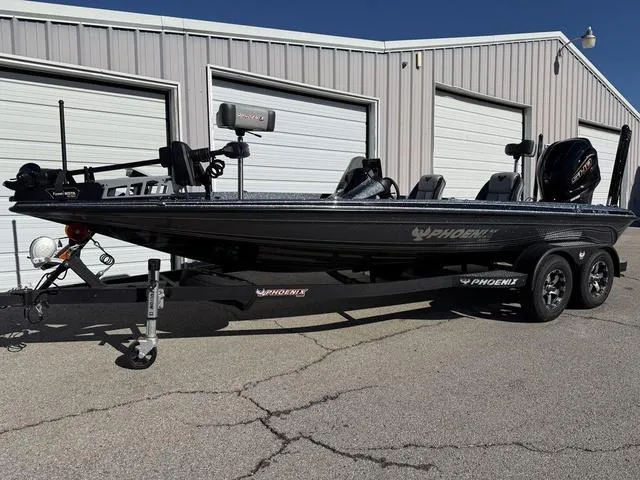 Slide: The Image of Phoenix Bass Boat 721 ZXL 2025 - 5