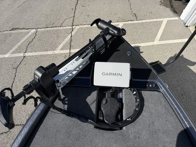 Slide: The Image of Phoenix Bass Boat 721 ZXL 2025 - 9