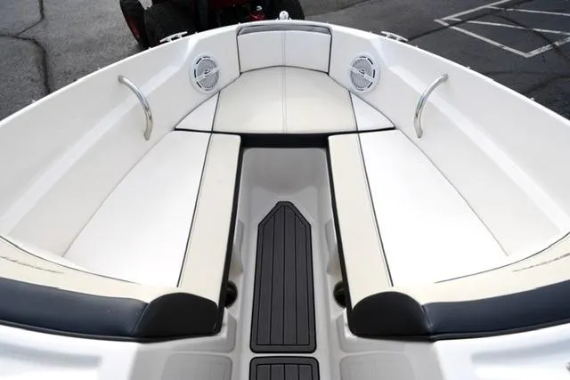 Slide: The Image of Sea Ray 190 Sport 2014 - 5