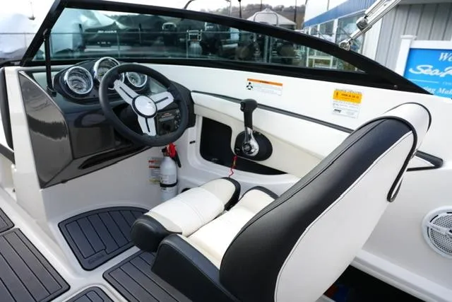 Slide: The Image of Sea Ray 190 Sport 2014 - 7